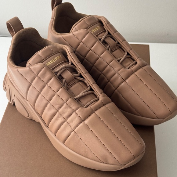 size 42 - Burberry Quilted Sneakers Leather Brown Dark Bisquit - Picture 1 of 7